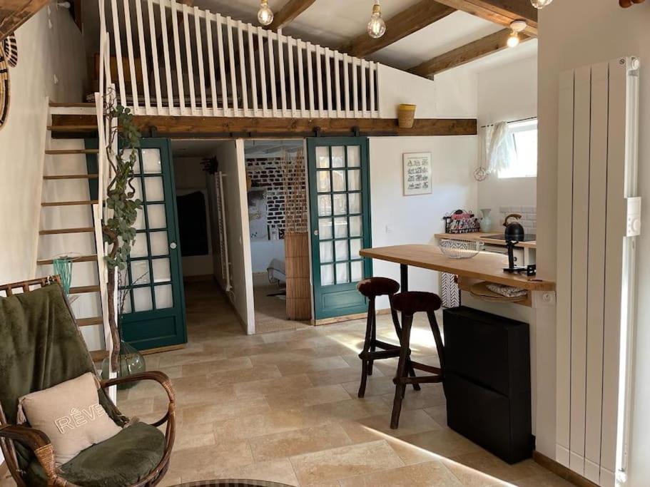 Au Passage Villa Monchy-Humieres Exterior photo